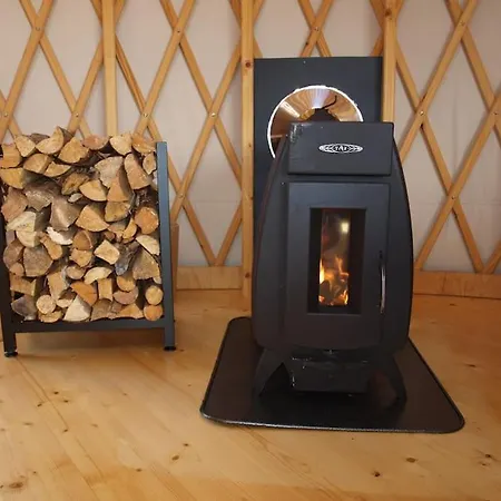 Woda Gory - Glamping Caloroczny Роскошный шатер Szlembark