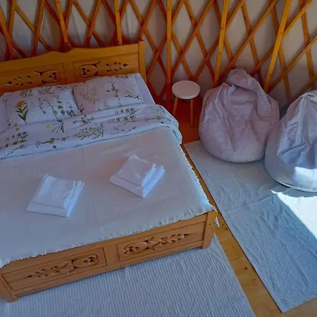 Woda Gory - Glamping Caloroczny Szlembark